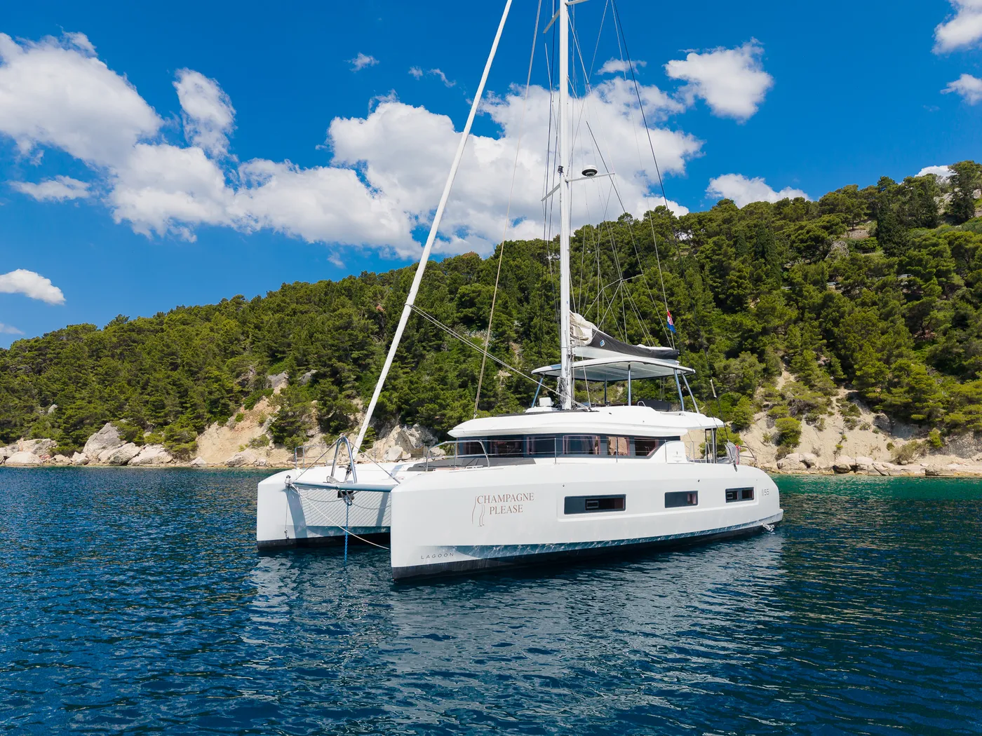 CHAMPAGNE PLEASE - Catamaran in Kaštel Gomilica