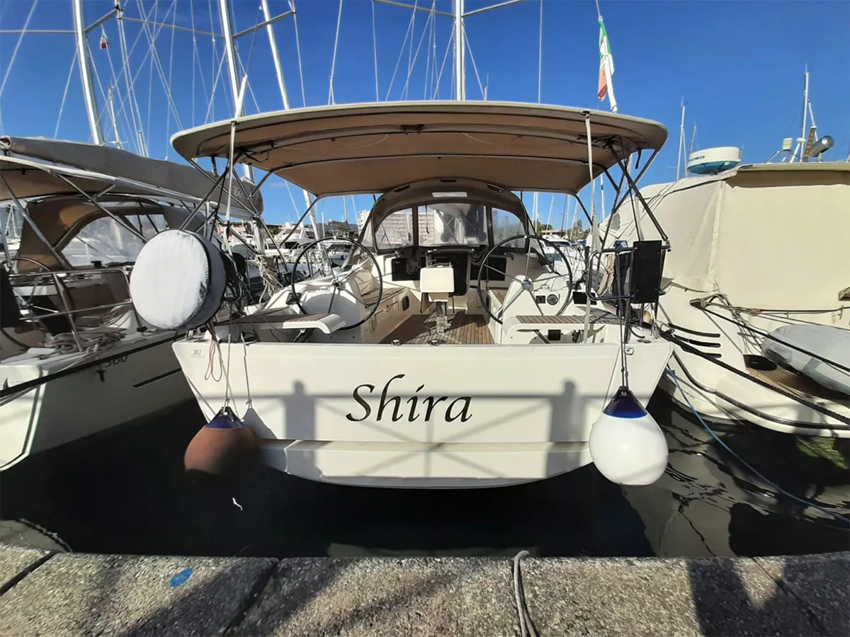 Shira - Sailboat in Tonnarella