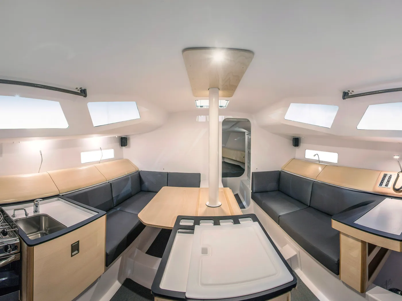 SHOULD I GO - Yelkenli içinde La Rochelle