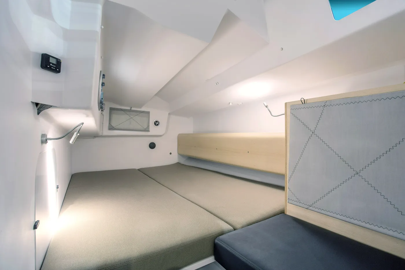 SHOULD I GO - Yelkenli içinde La Rochelle