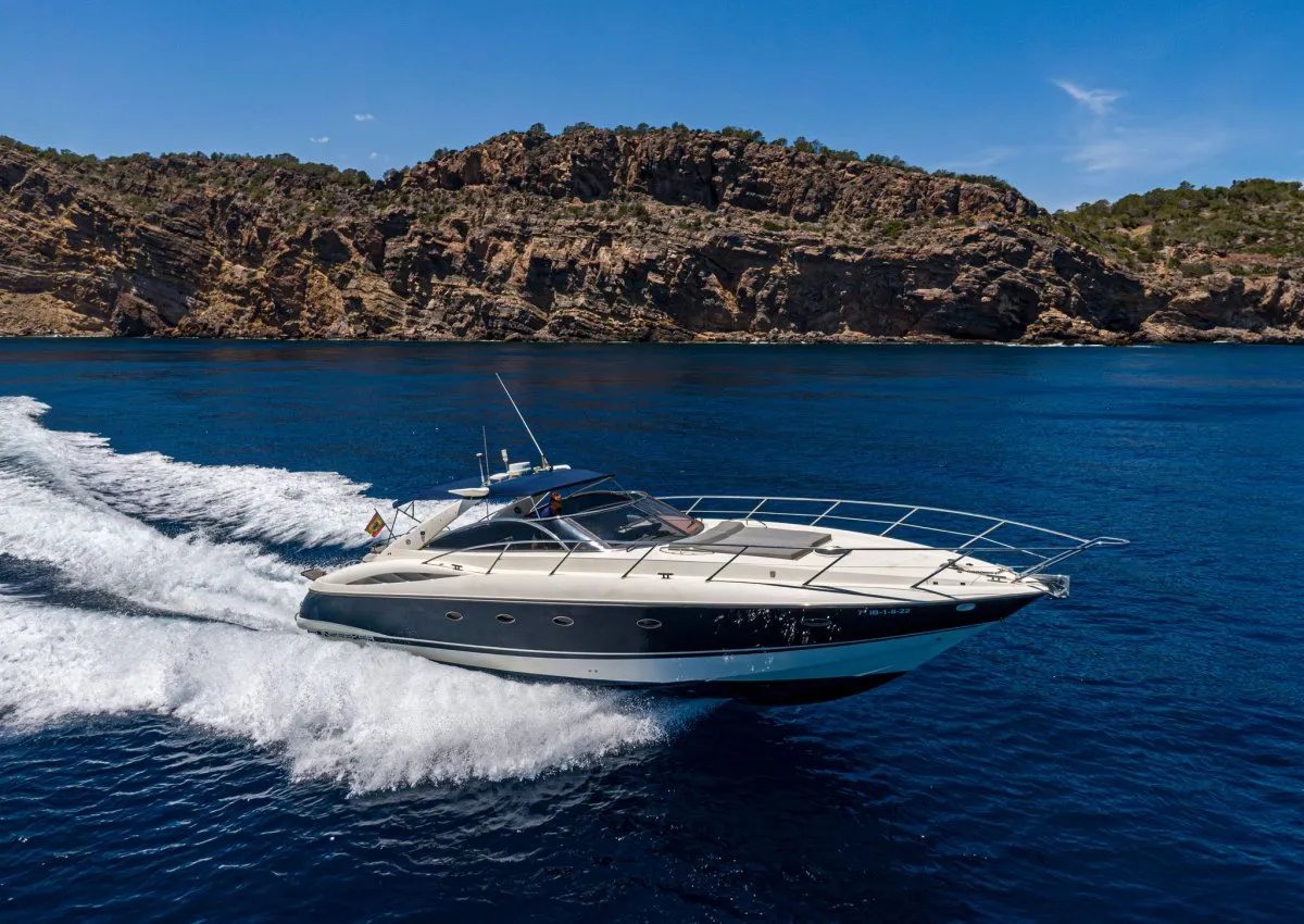 Navarone - Motor Yacht in Mikonos