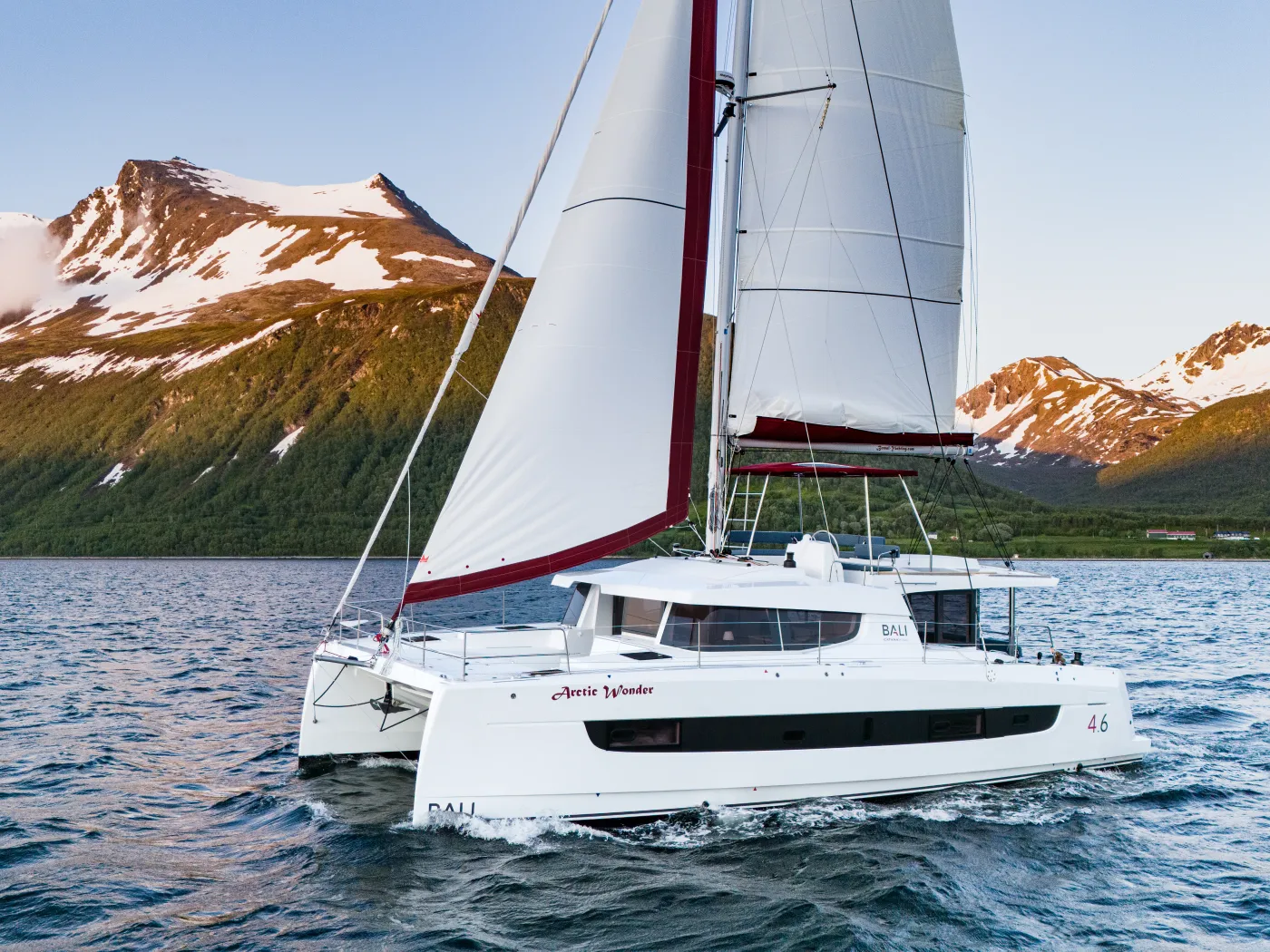 Arctic Wonder - Catamaran in Tromsø
