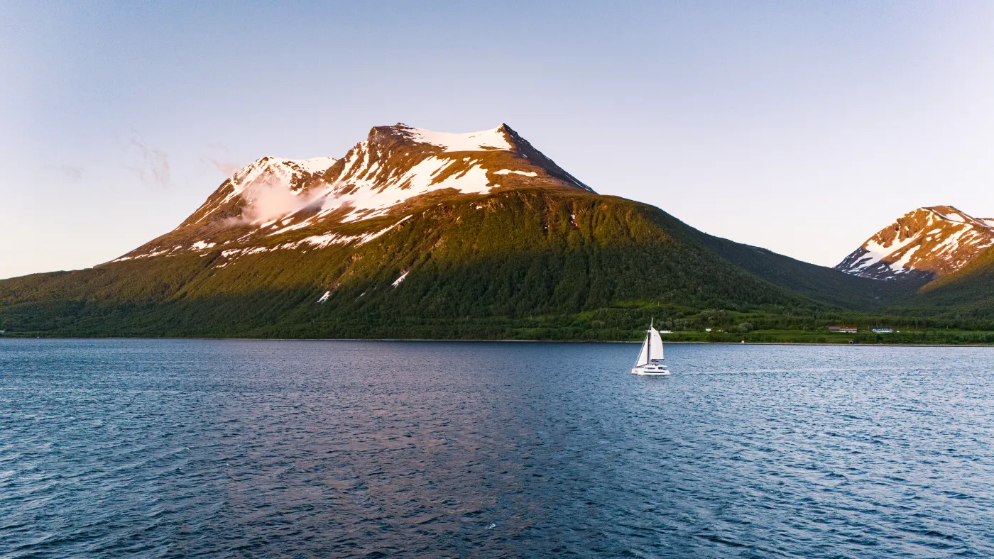 Arctic Wonder - Catamaran in Tromsø