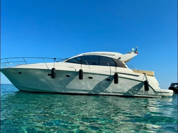 Mirage - Motor Yat içinde Santa Margherita di Pula