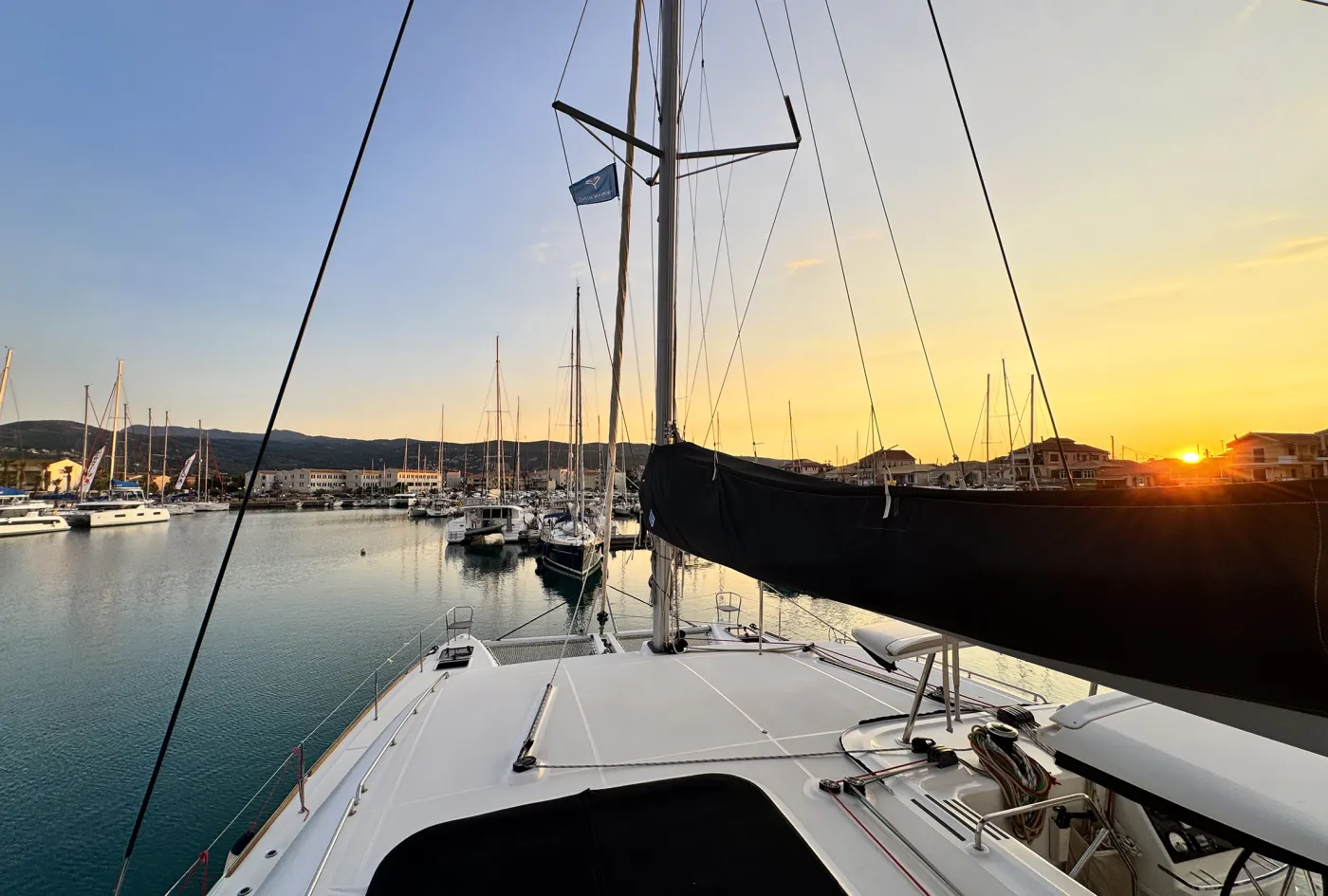 Salty Love - Katamaran içinde Lefkada