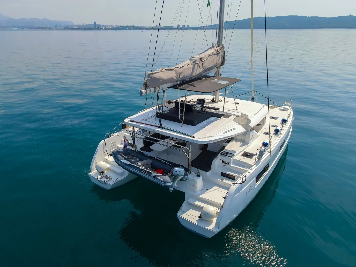 FELIX - Catamaran in Kaštel Gomilica