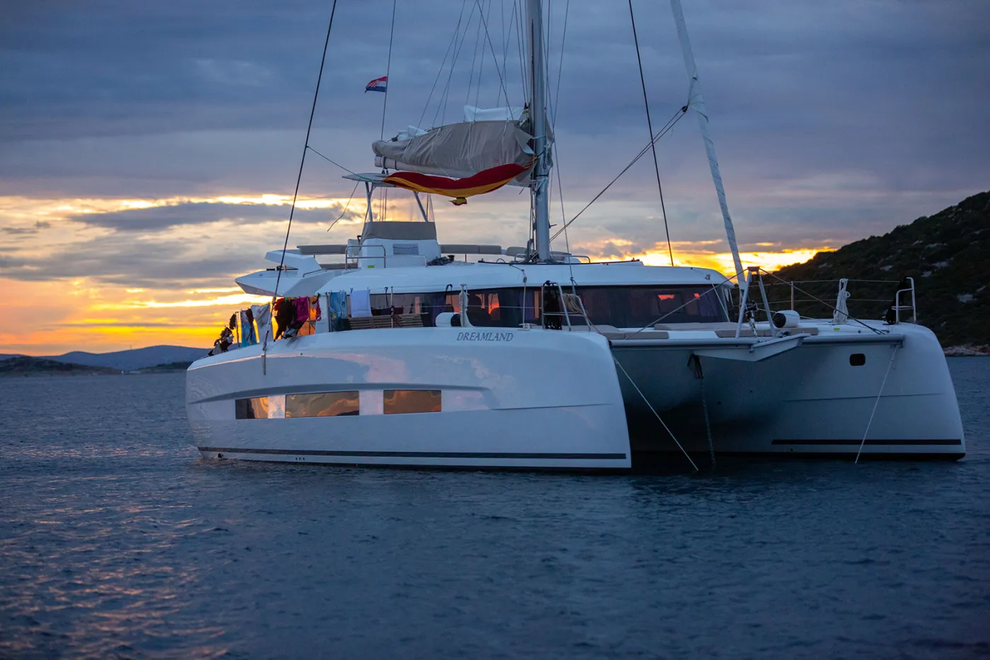 SEAVEN - Catamaran in Kaštel Gomilica