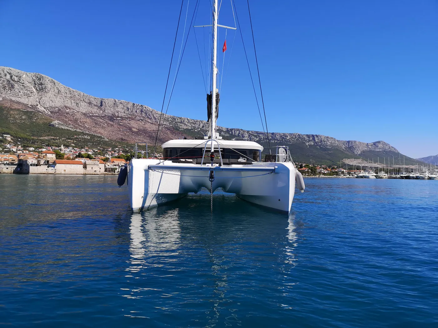 ADRIATIC LEOPARD - Katamaran içinde Kaštel Gomilica