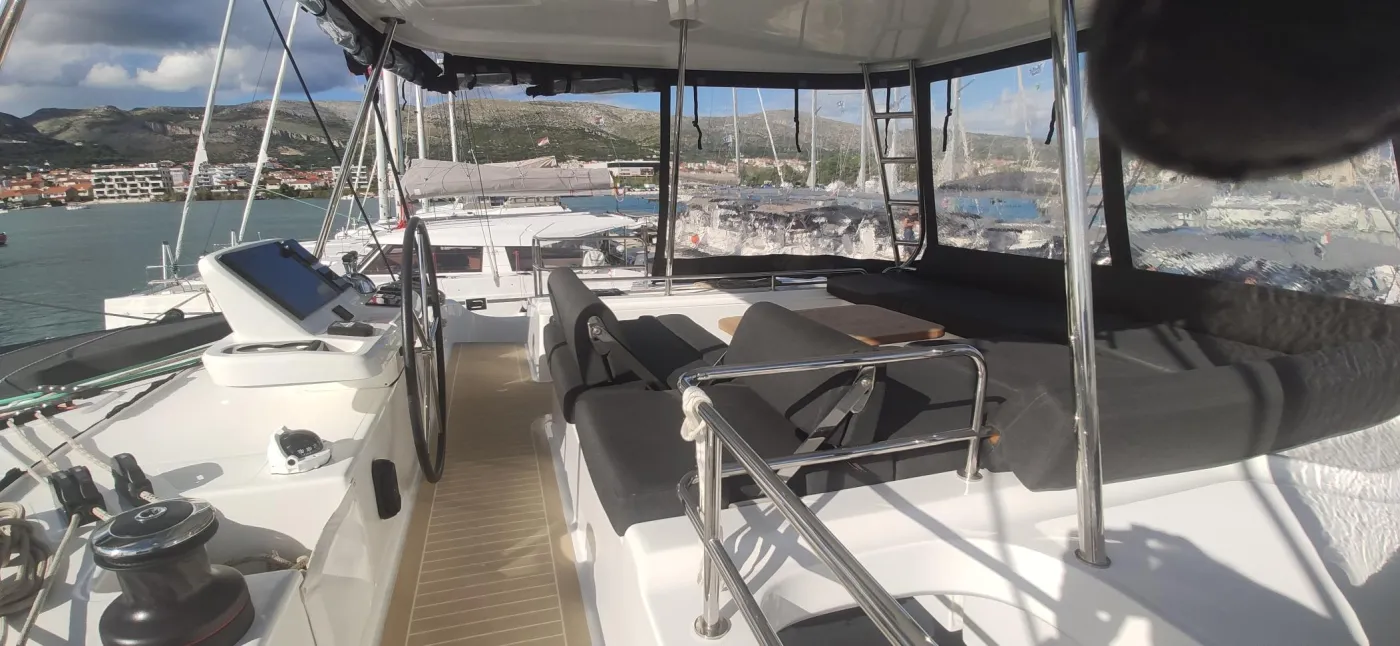 Euphoria IV - Katamaran içinde Kaštel Gomilica