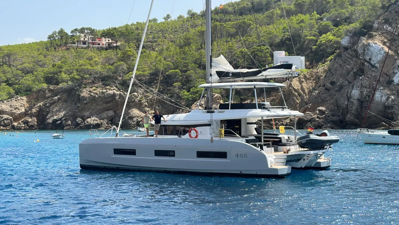 TRIWING CARIDA - Katamaran içinde Kaštel Gomilica