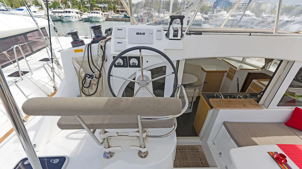 Bellevue - Catamaran in Lavrio