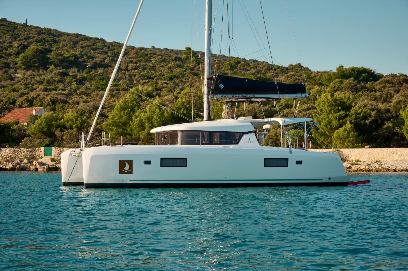 BARNEY - Katamaran içinde Trogir