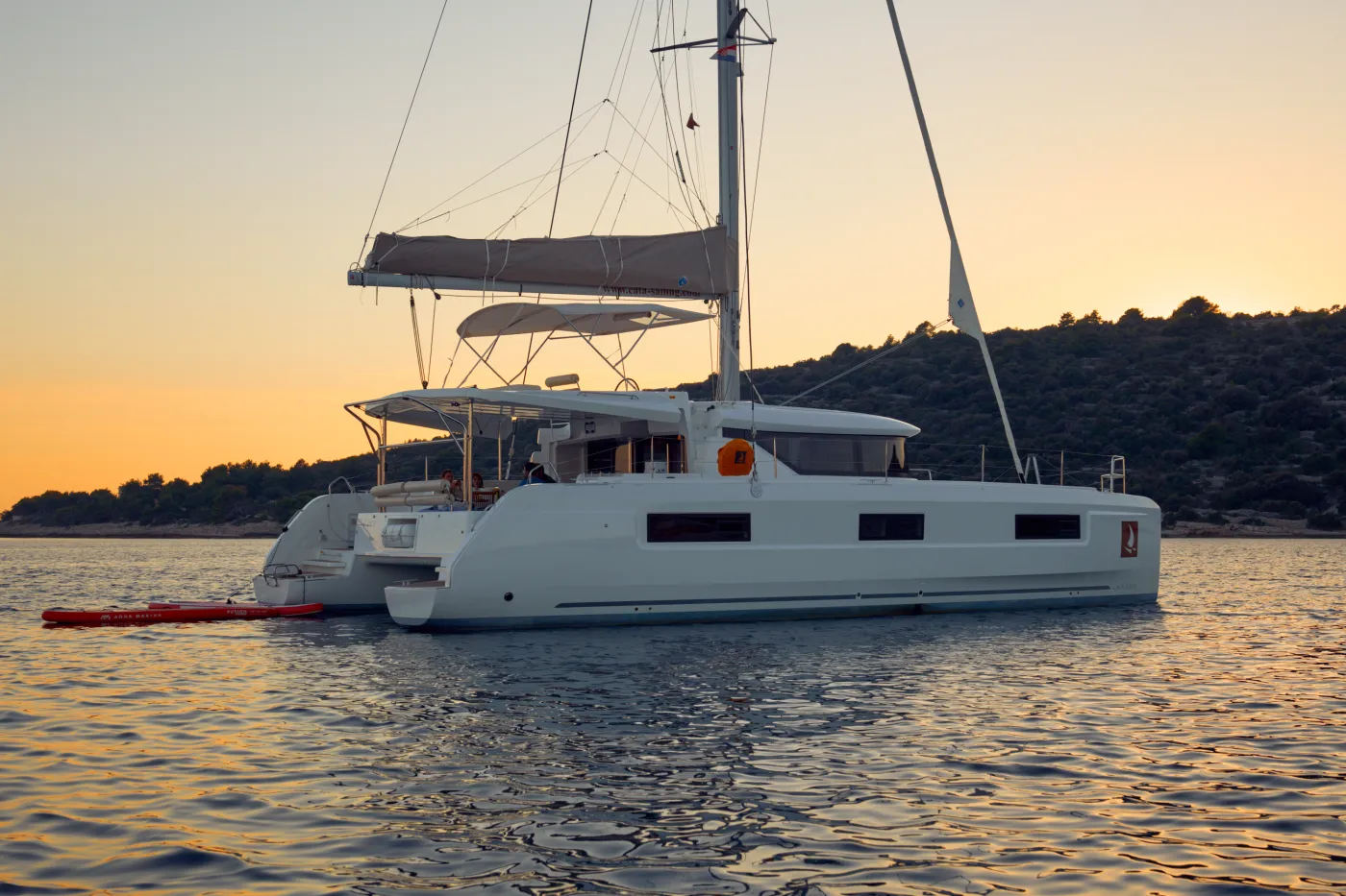 LUNA - Katamaran içinde Trogir