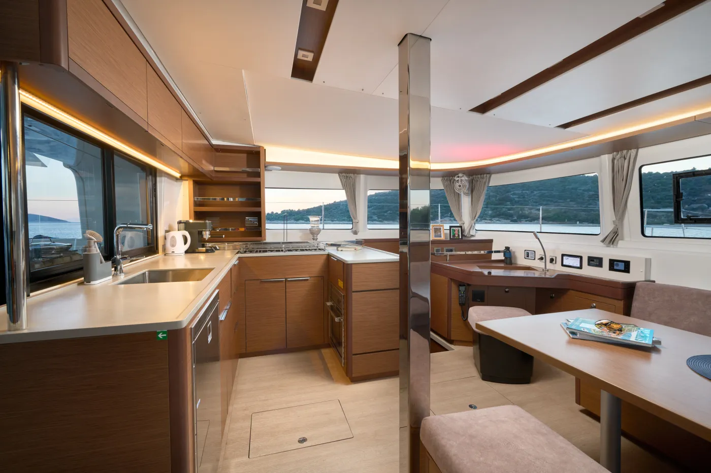 AQUARIUS - Katamaran içinde Trogir