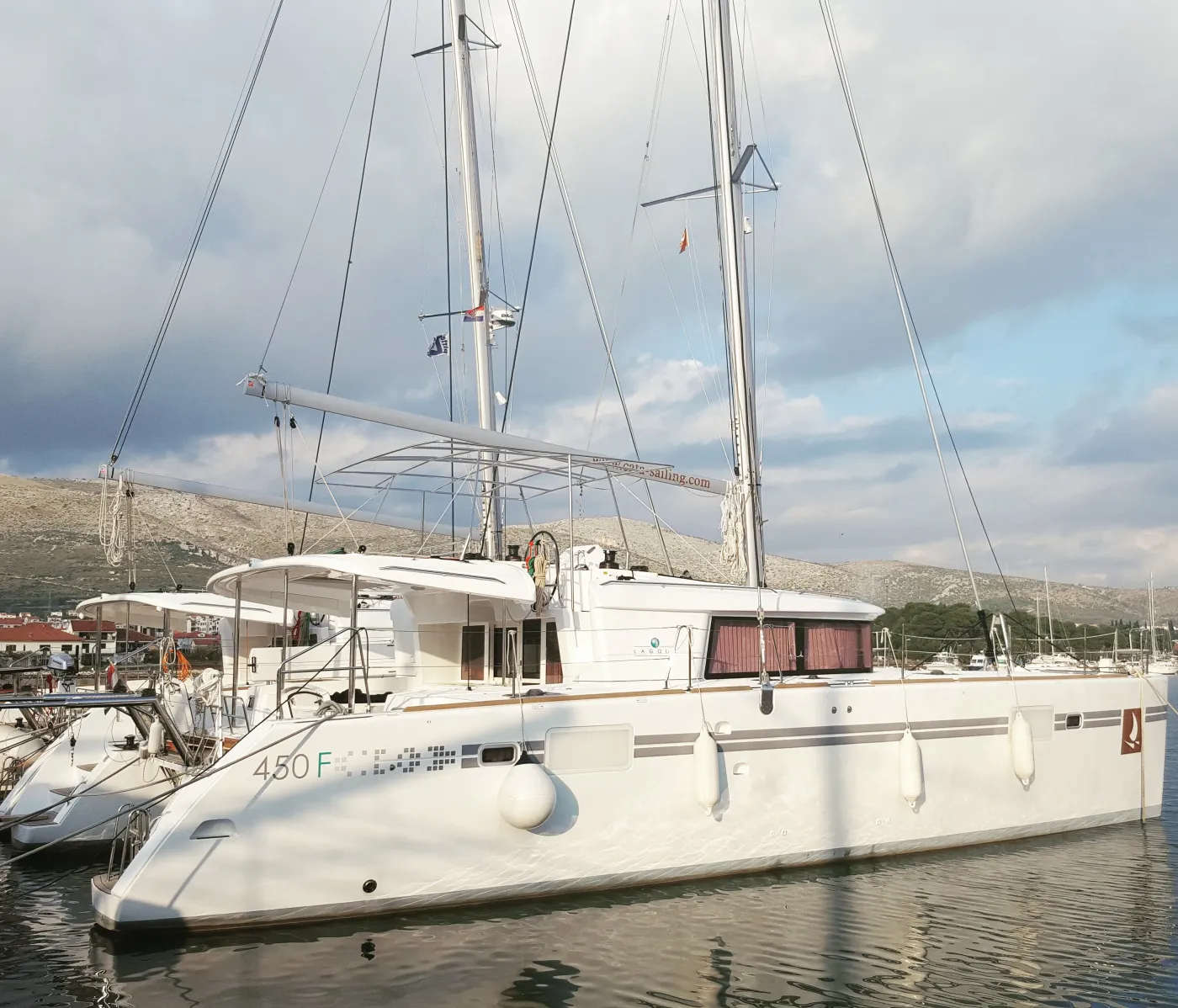 BRIGHT MOON - Catamaran in Trogir