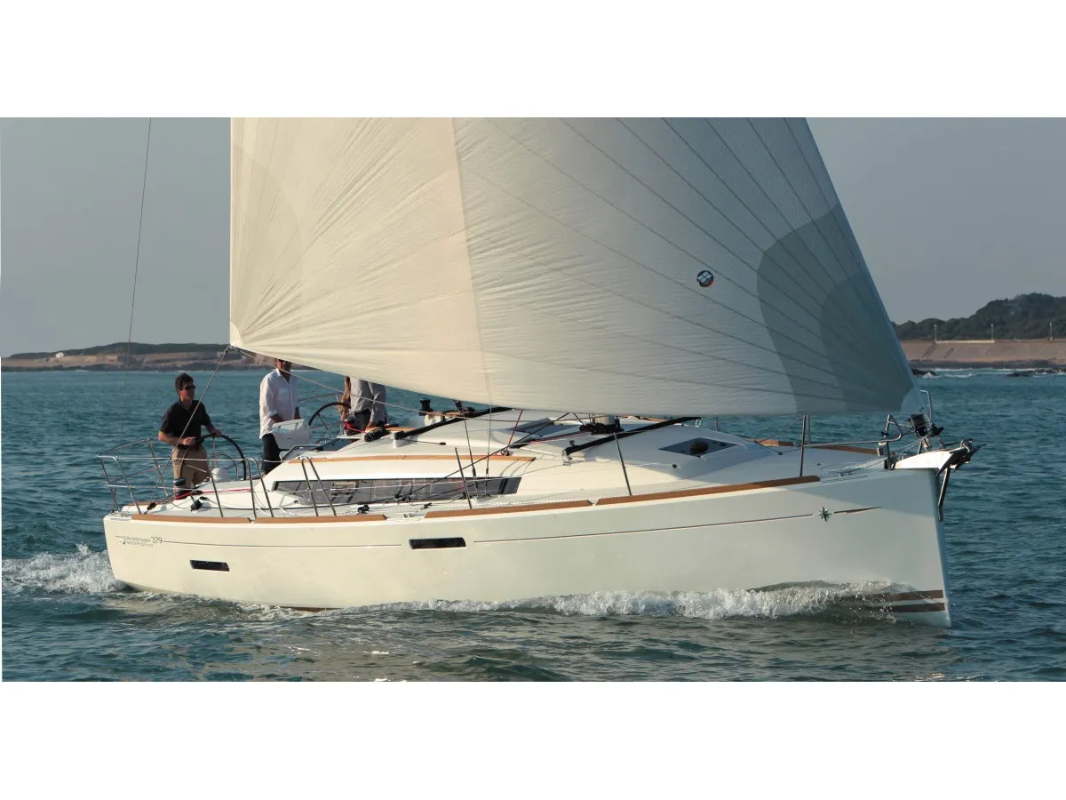 Oyster Shell - Sailboat in Alimos