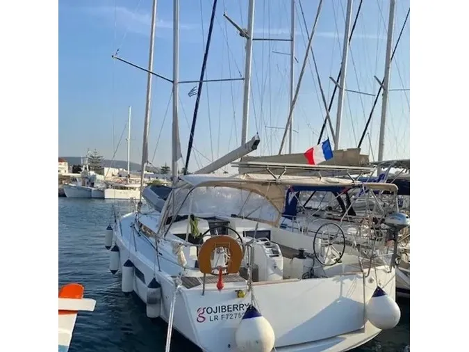 Gojiberry - Sailboat in Paros