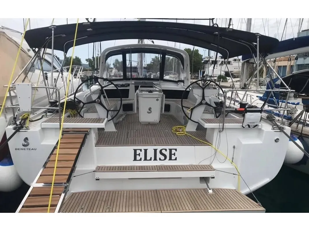 Elise - Sailboat in Paros