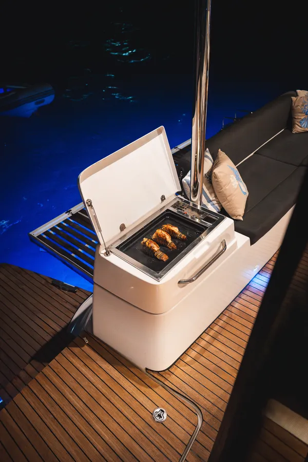 Athena Blu