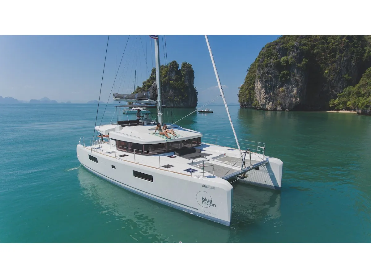 Blue Moon - Catamaran in Tambon Pa Klok