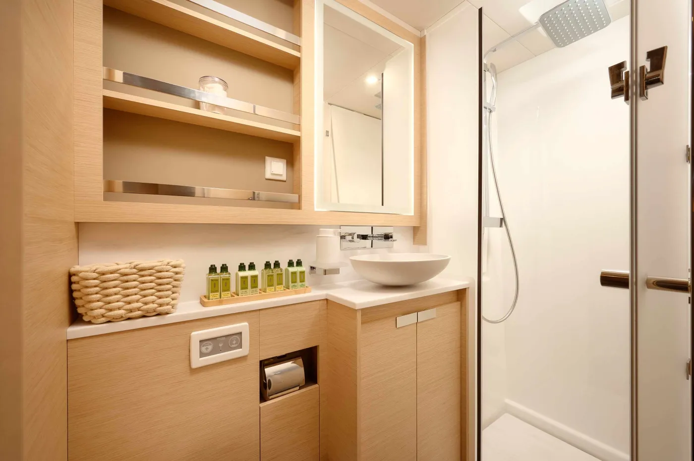 Premium + - Katamaran içinde Trogir