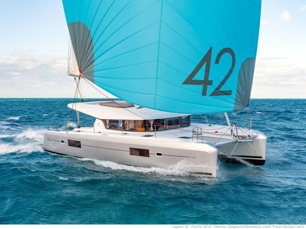 HeyBlue - Catamaran in Paros