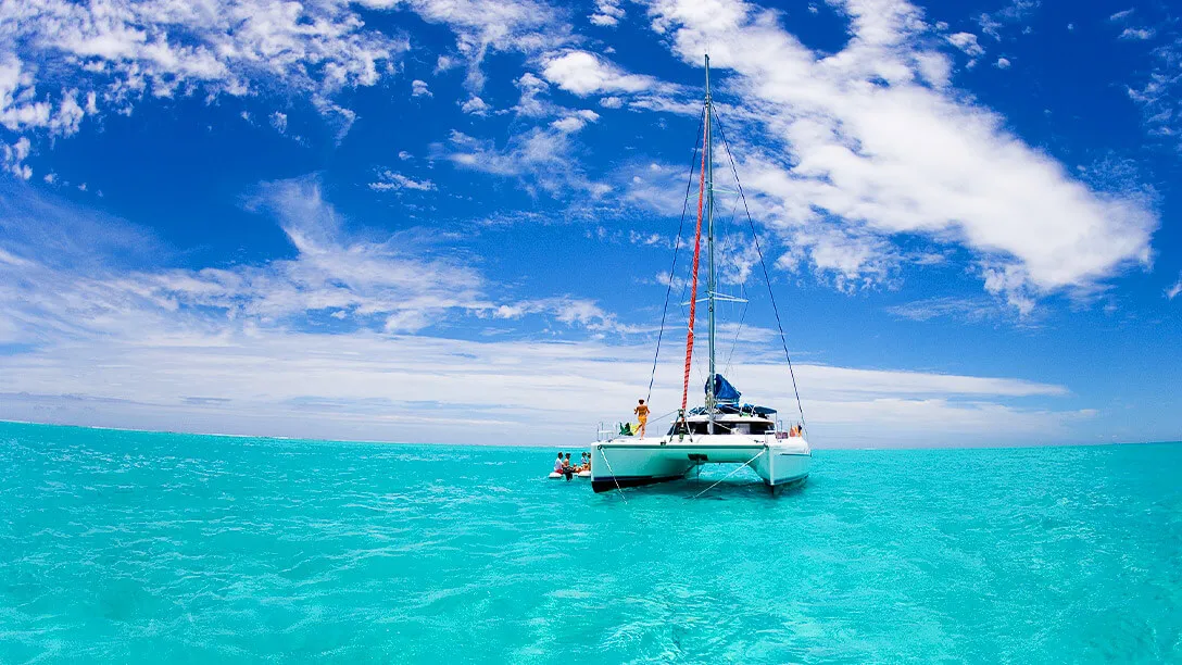 HeyBlue - Catamaran in Paros