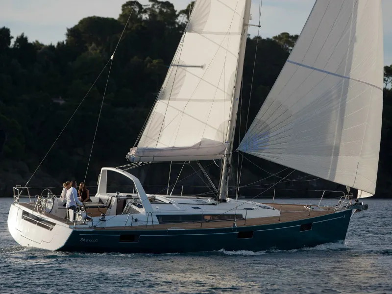 O48-15 - Sailboat in Alimos