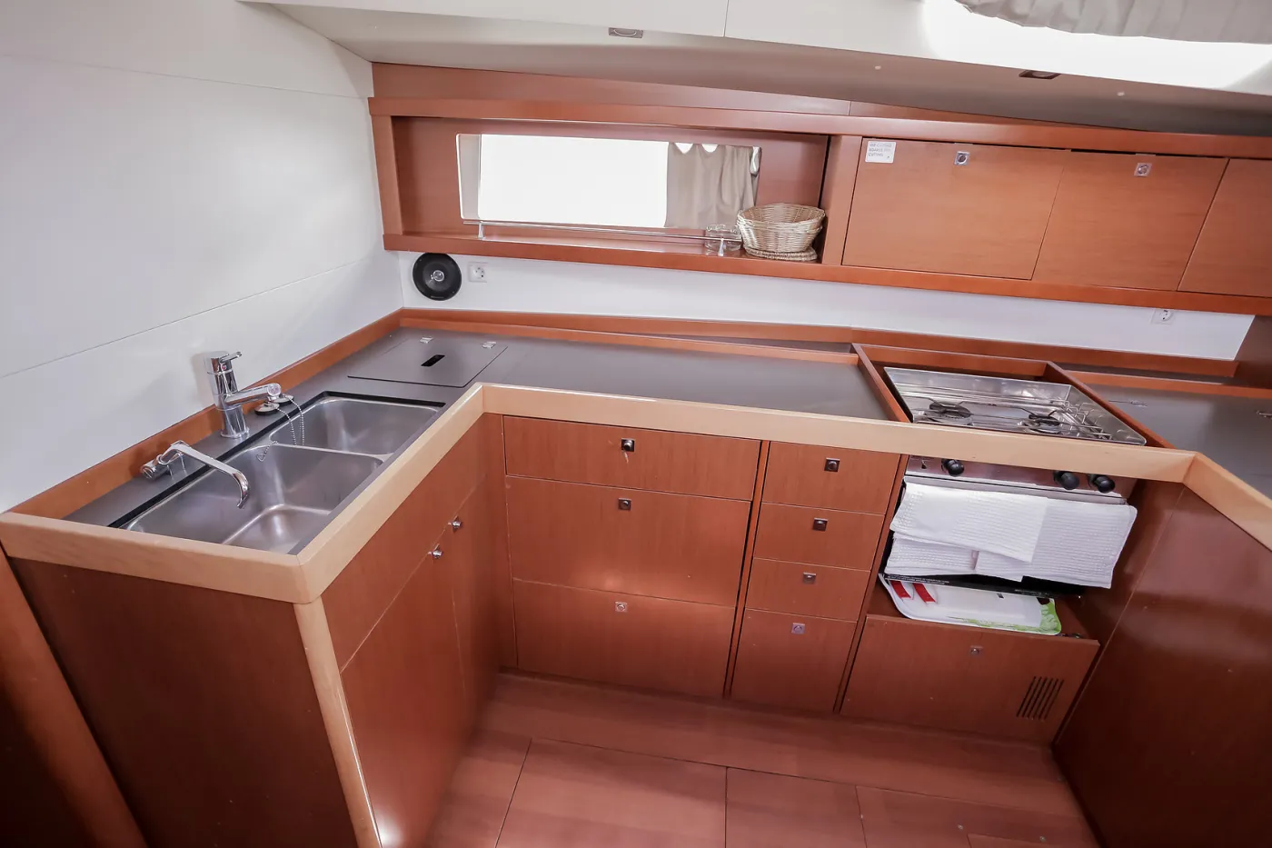 Nabucco: Forward Cabin #2 (Cabin Charter - 2 pax) Fully Crewed, ALL EXPENSES - Yelkenli içinde Kaštel Gomilica