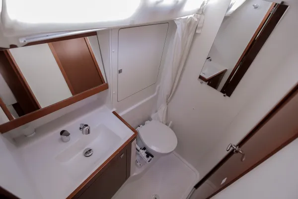 Nabucco: Aft cabin #2 (Cabin charter - 2 pax) Fully Crewed, ALL EXPENSES