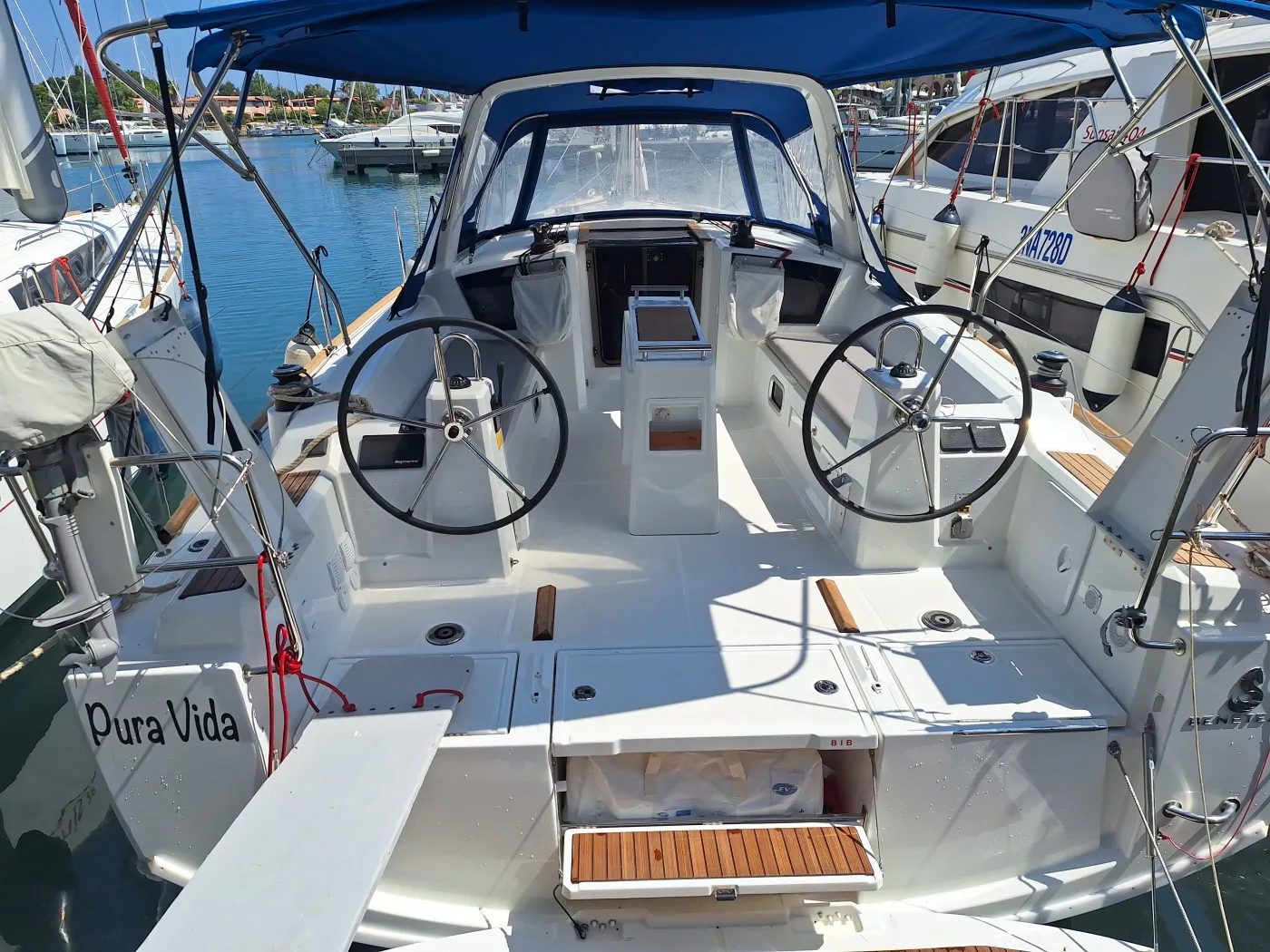 Pura Vida - Sailboat in Tonnarella