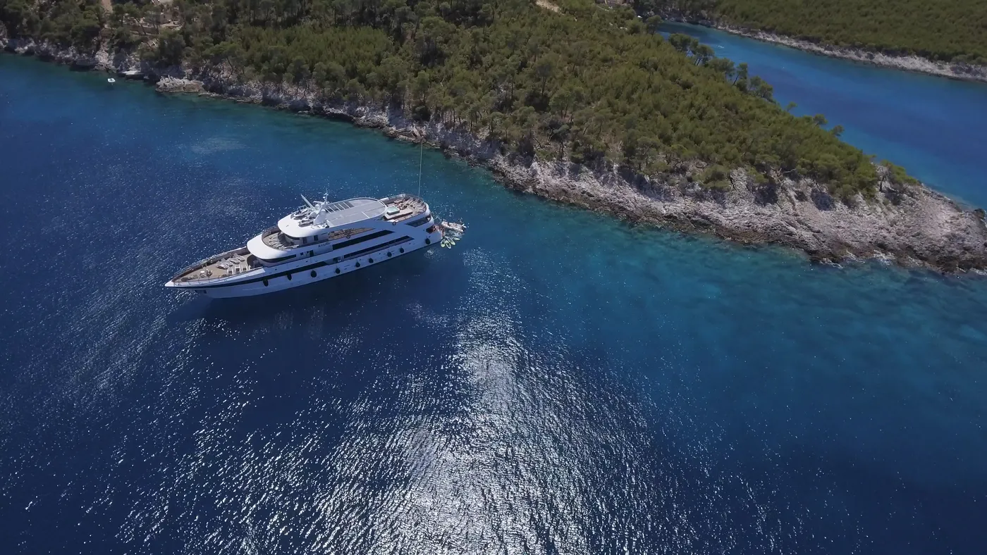 Ban - Motor Yat içinde Split