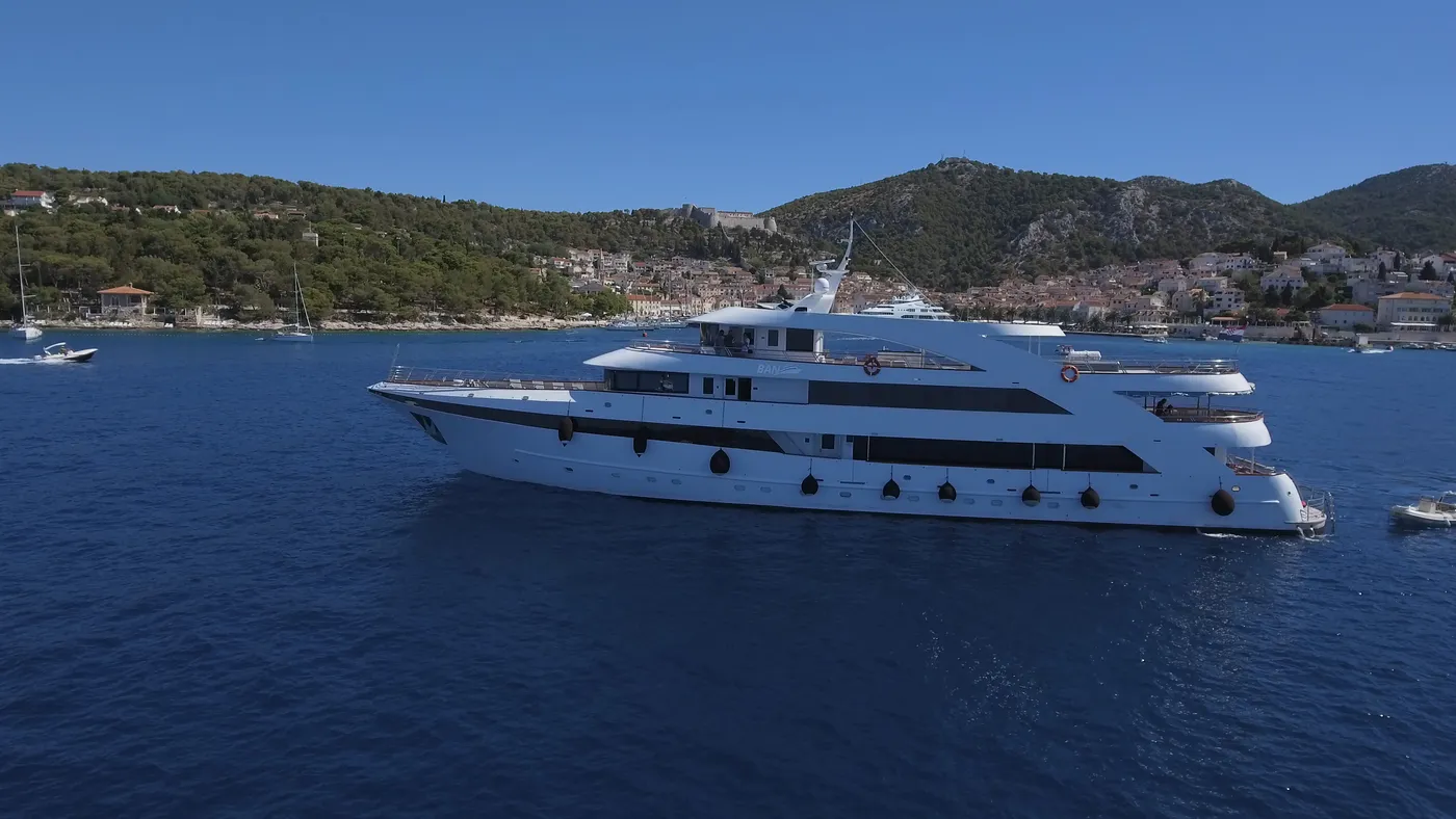 Ban - Motor Yat içinde Split