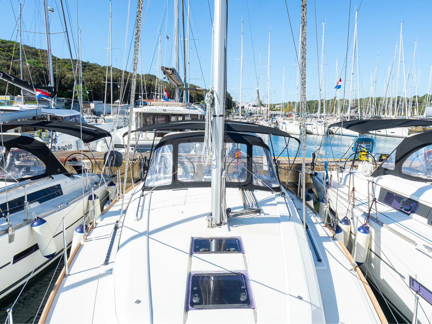 Hydra - Sailboat in Pula