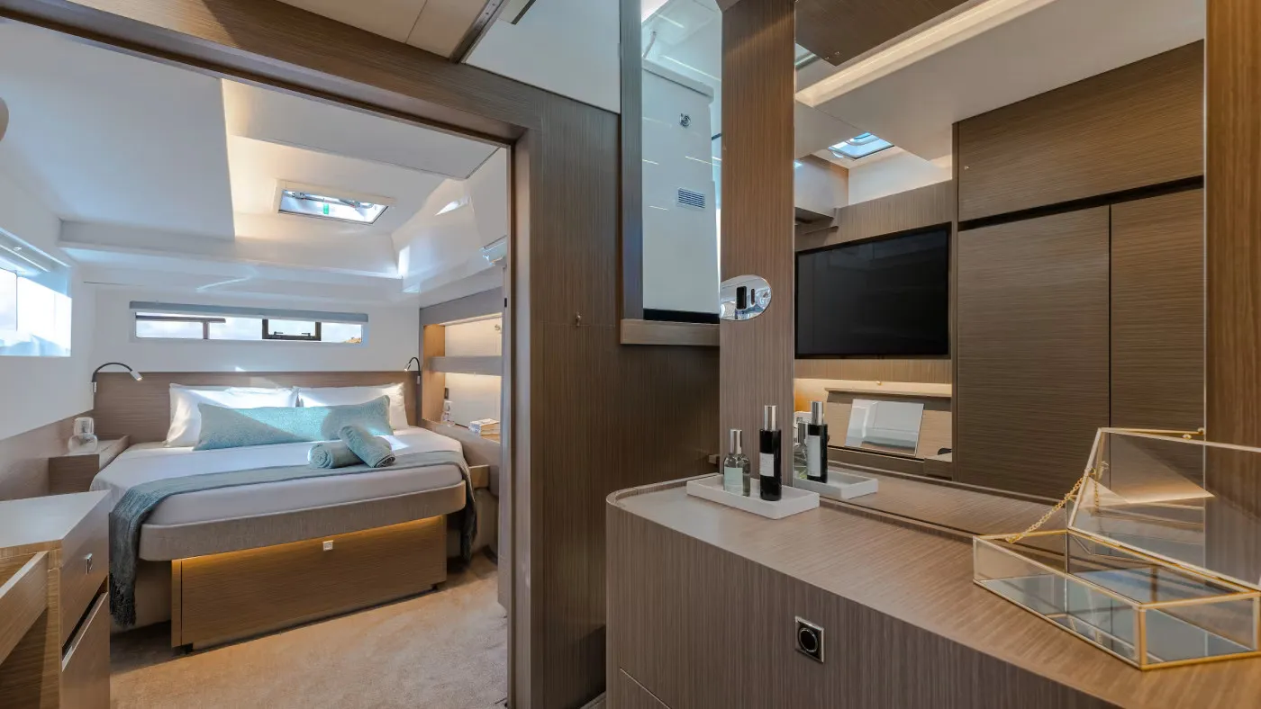 Moorings 5200 Exclusive Plus - Catamaran in Marigot