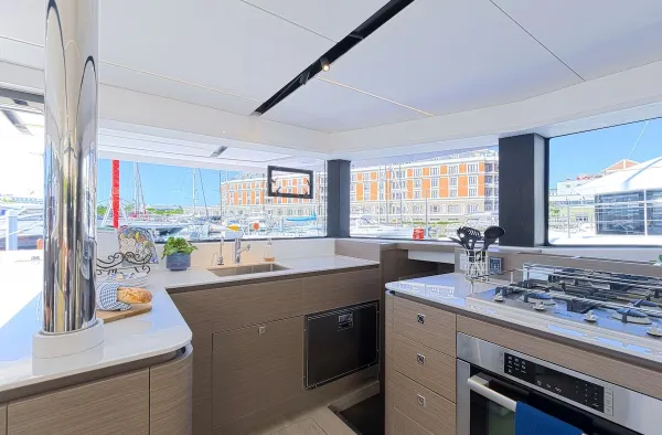 Moorings 4600 - 4 Crewed