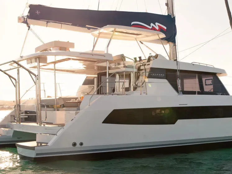 Moorings 4200/3 Exclusive Plus - Catamaran in Uturoa