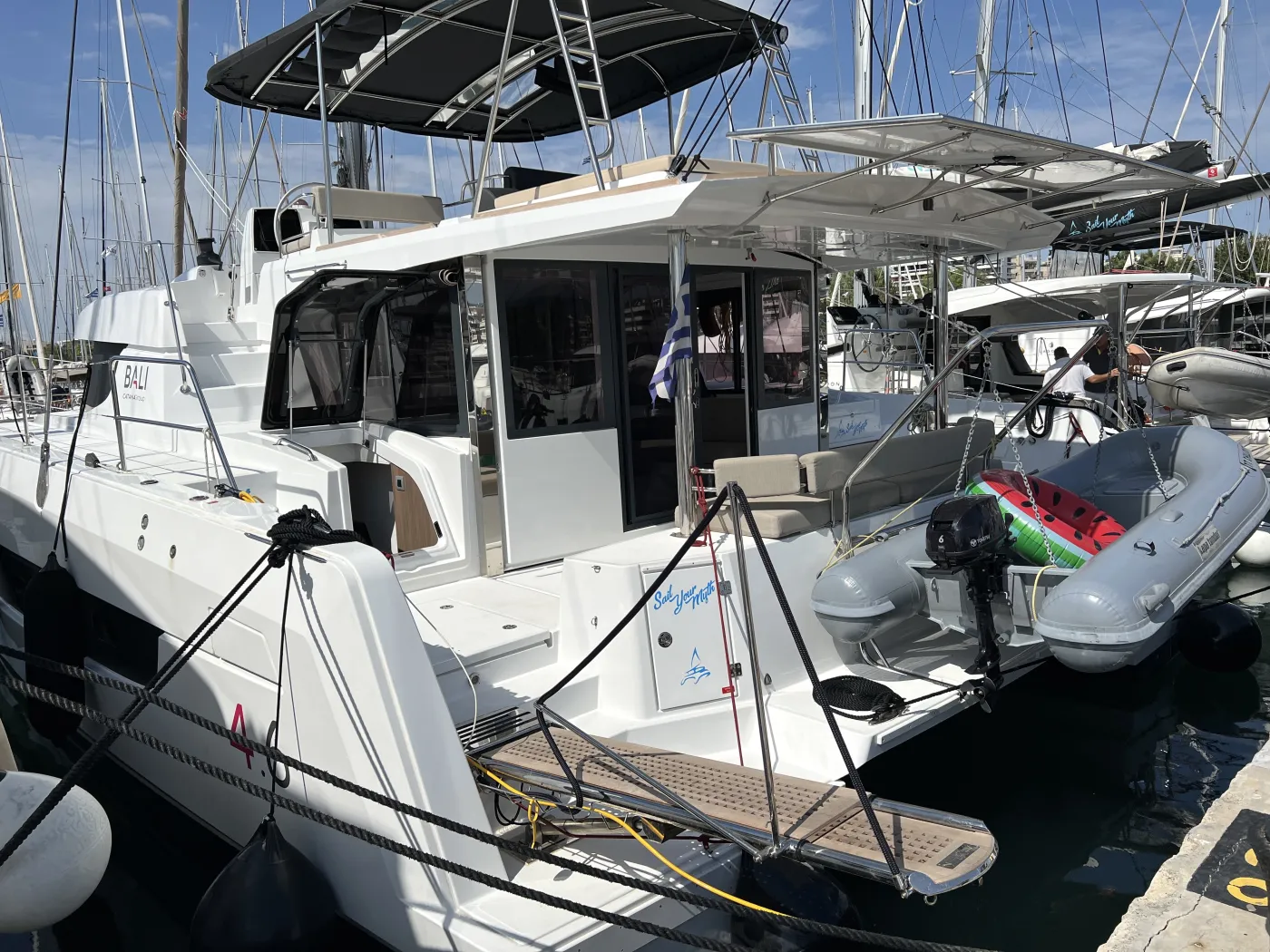 Chillout - Catamaran in Alimos