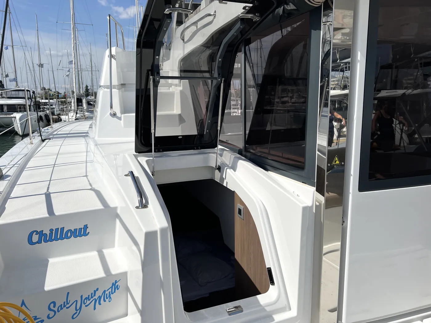Chillout - Catamaran in Alimos