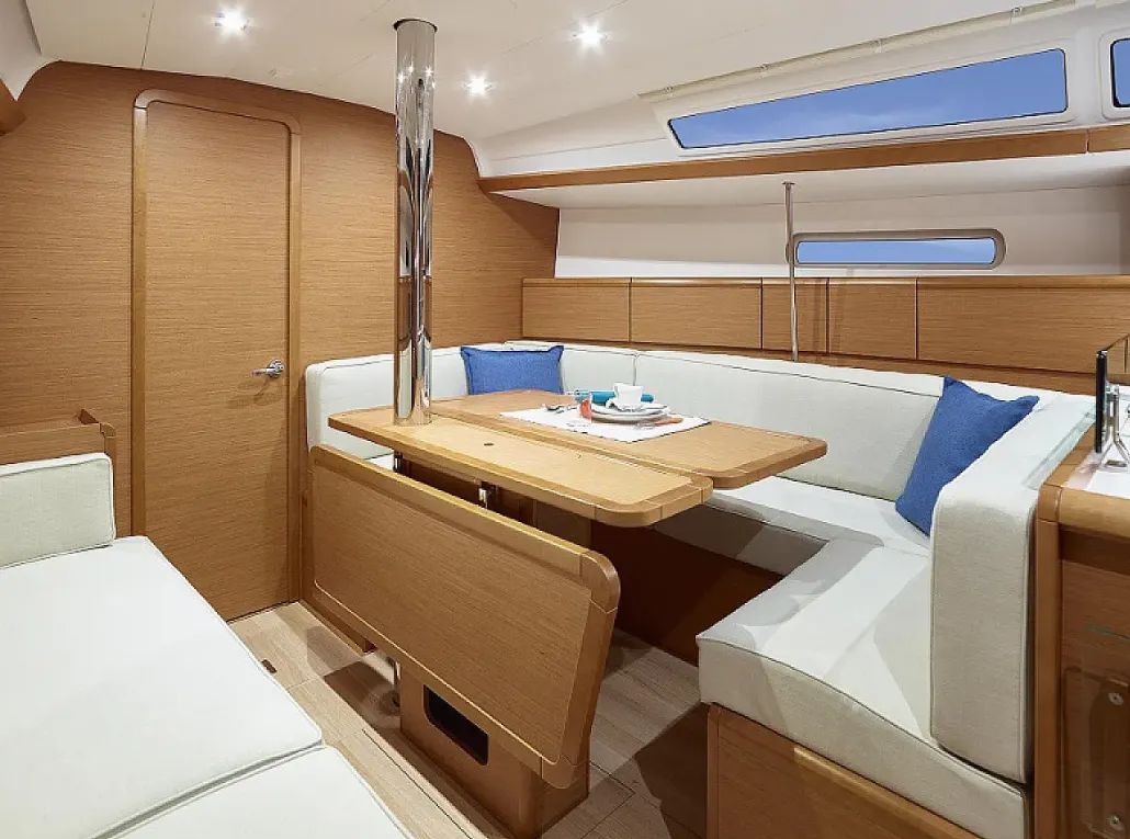 Sunsail 38.0 Premium - Sailboat in Lefkada