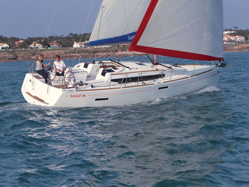 Sunsail 38 Classic - Yelkenli içinde Komolac