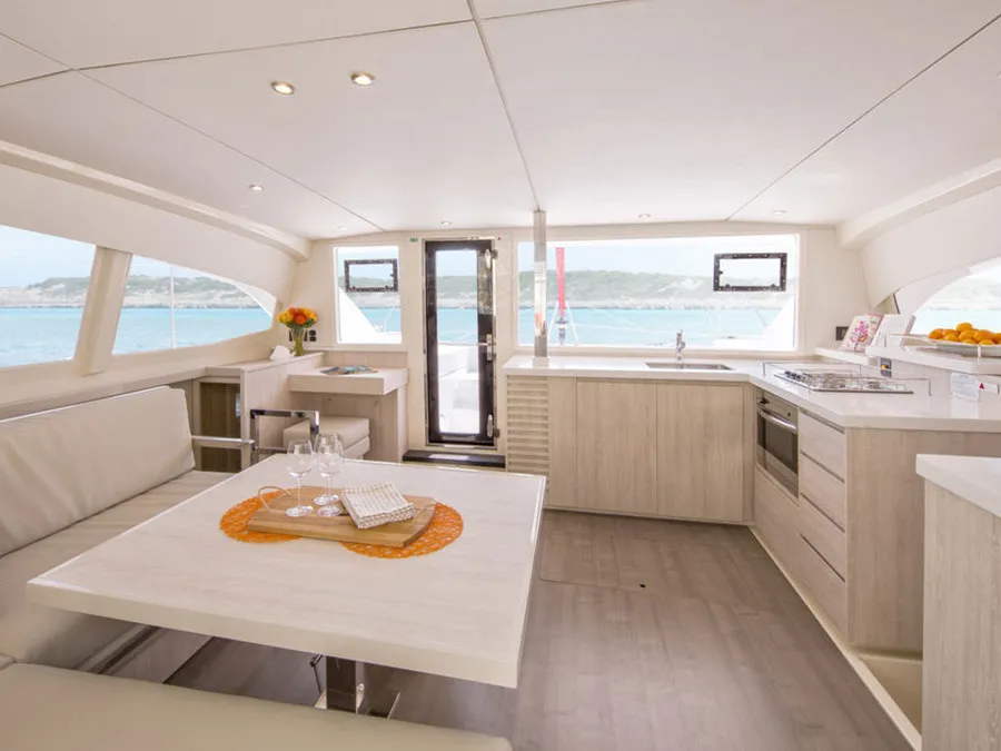 Sunsail 404 Classic - Catamaran in Tonnarella