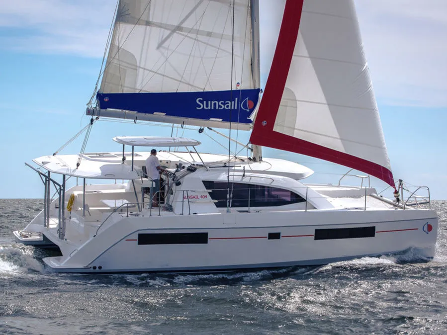 Sunsail 404 Classic - Catamaran in Tonnarella