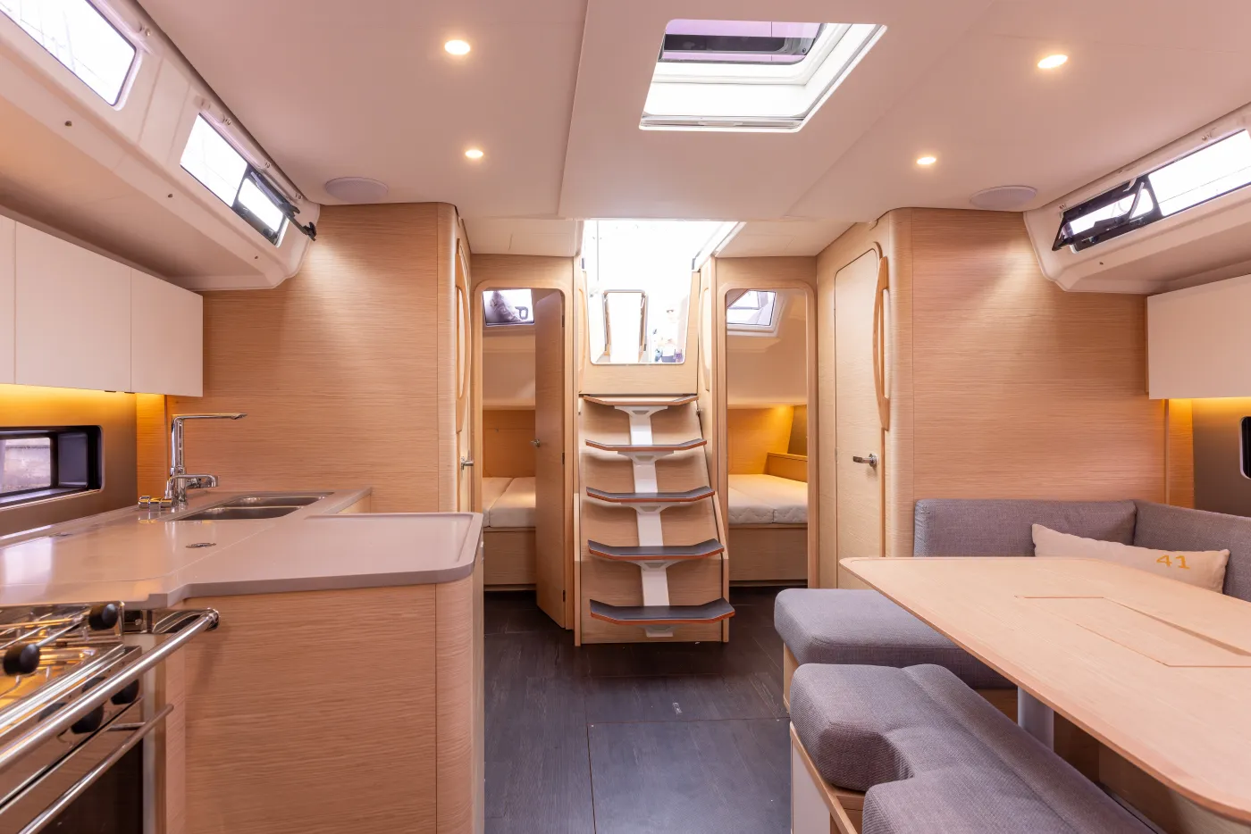 Sunsail 41.3 Premium - Yelkenli içinde Komolac