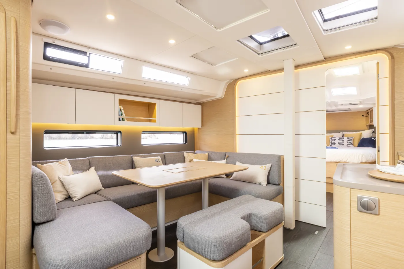 Sunsail 41.3 Premium - Yelkenli içinde Komolac