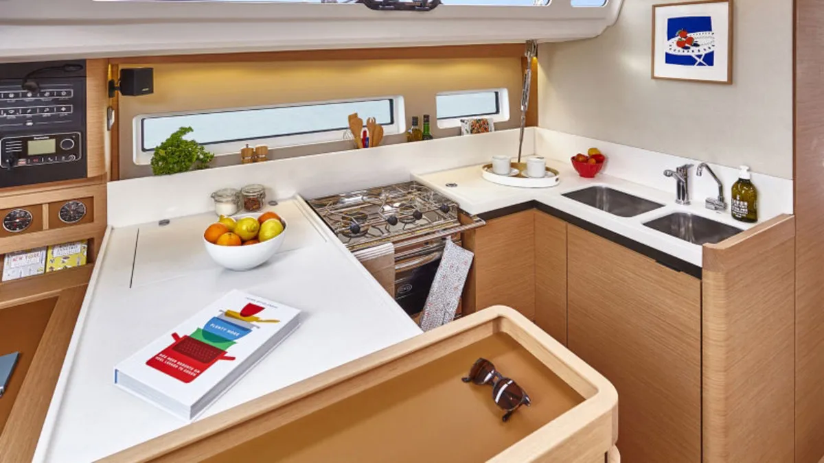 Sunsail 44 SO Premium - Yelkenli içinde Cannigione