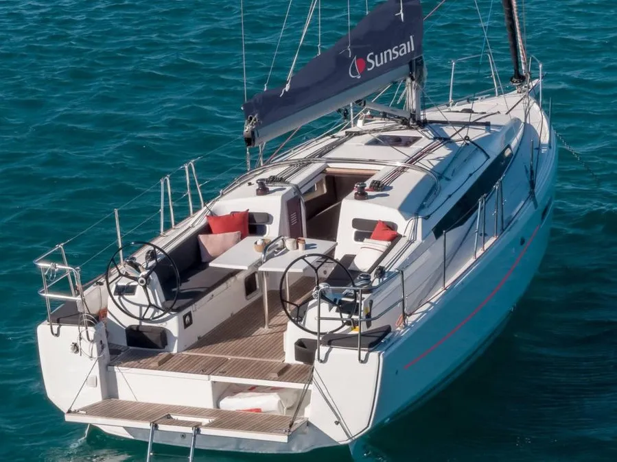 Sunsail 38.0 Classic - Sailboat in Lefkada