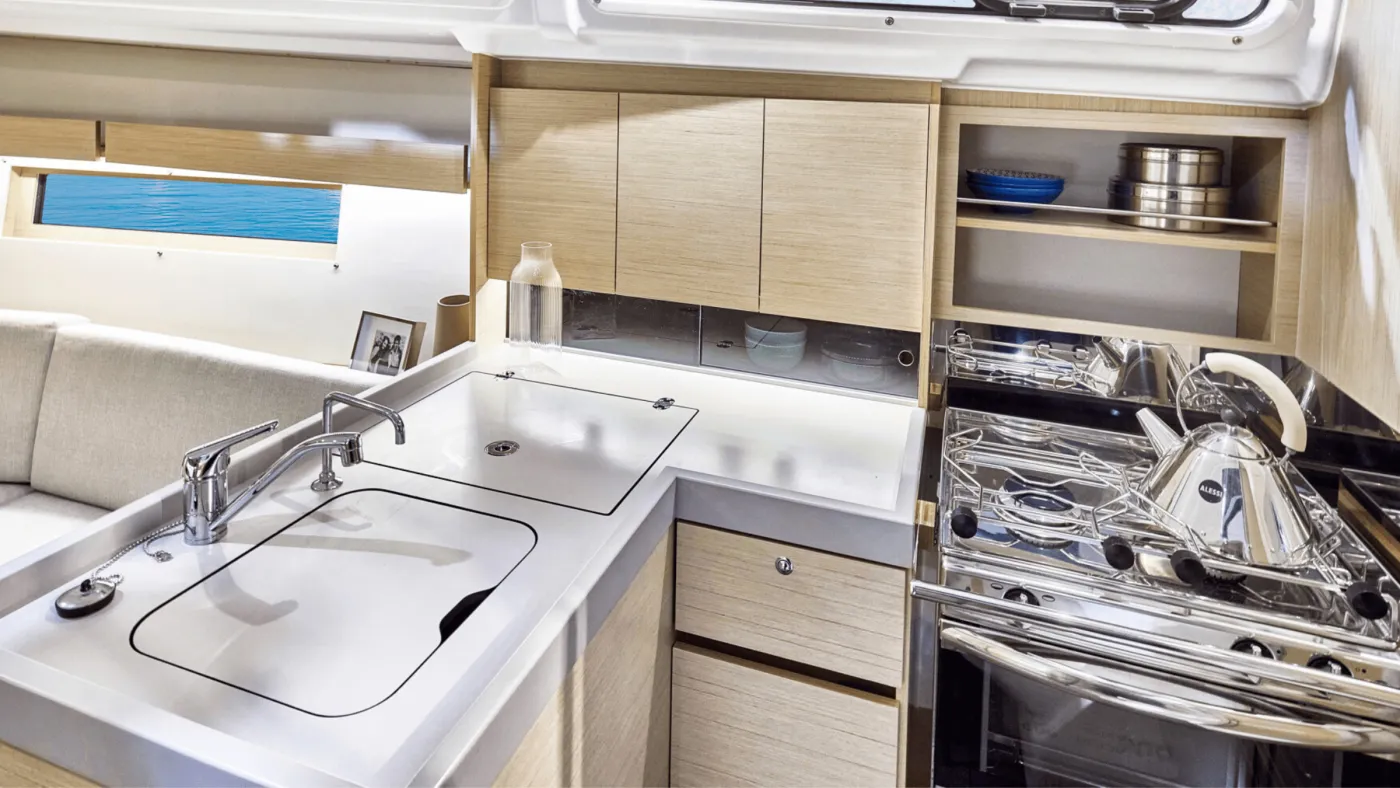 Oceanis 34.1 Premium - Yelkenli içinde Komolac