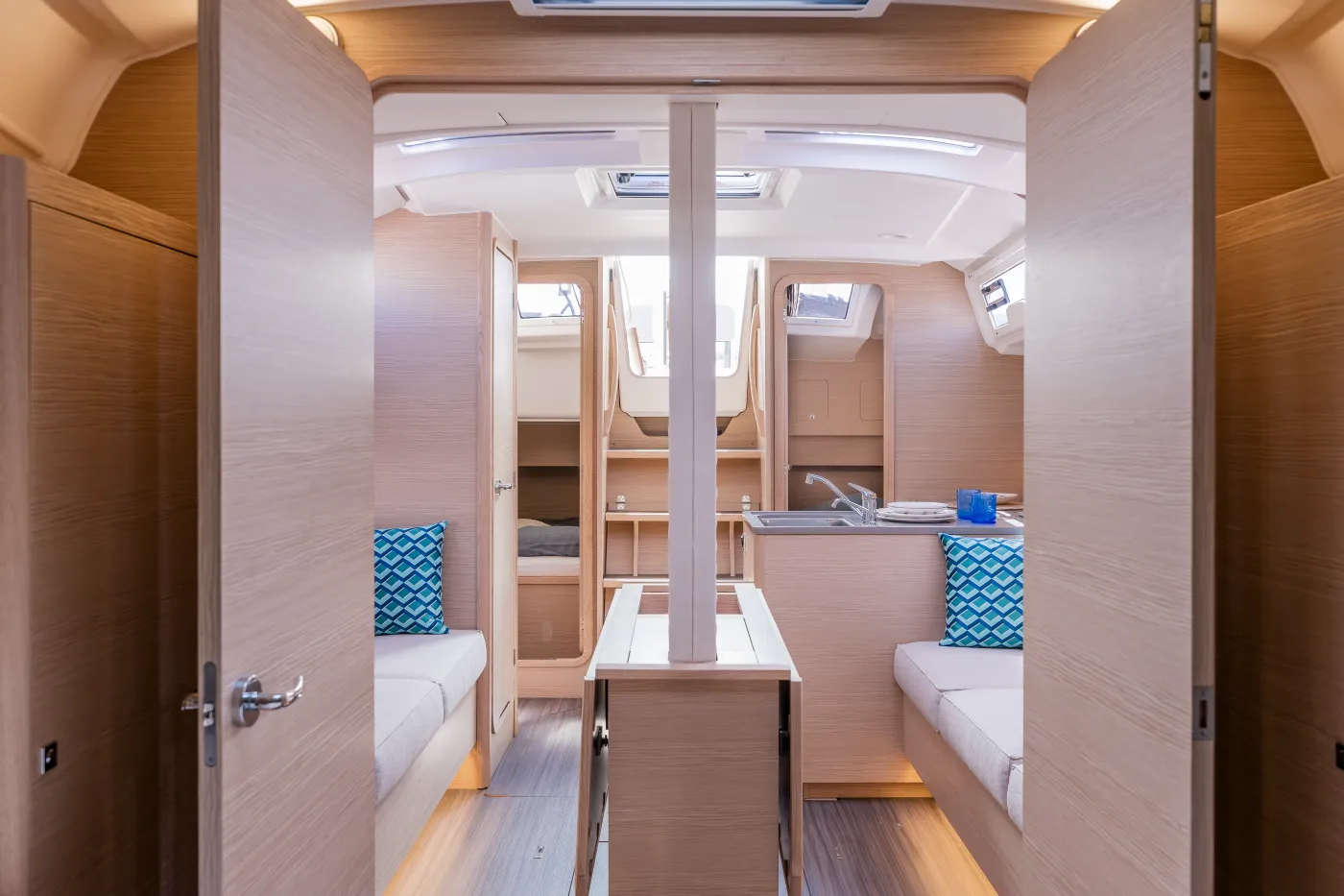 Sunsail 37.3 Premium Plus - Sailboat in Lefkada
