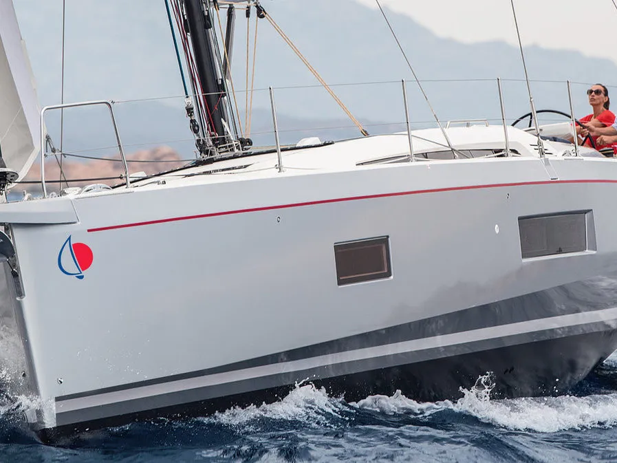 Sunsail 52.4 Classic - Sailboat in Lefkada